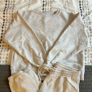 Aritzia Tna Cozy Fleece Sweat Set in Light Gray